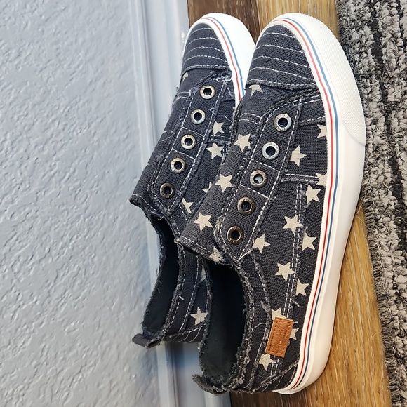 NIB Blowfish Patriotic American Navy Blue White Gray Stars shoes 7.5 - Picture 2 of 11